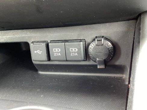 Used 2021 Toyota Highlander XLE AWD/4WD image 24