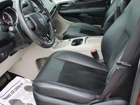 Used 2017 Dodge Grand Caravan SXT FWD image 25