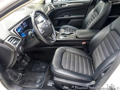 Used 2017 Ford Fusion SE w/ Equipment Group 201A FWD image 10