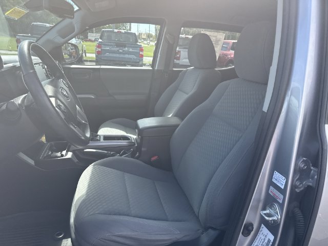 Used 2021 Toyota Tacoma SR5 AWD/4WD image 15