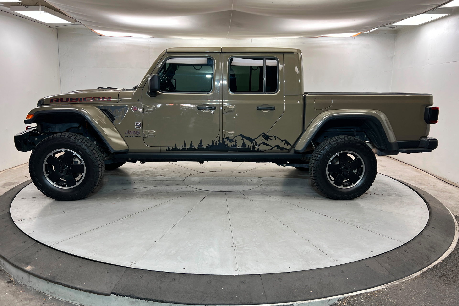 Used 2020 Jeep Gladiator Rubicon AWD/4WD image 2