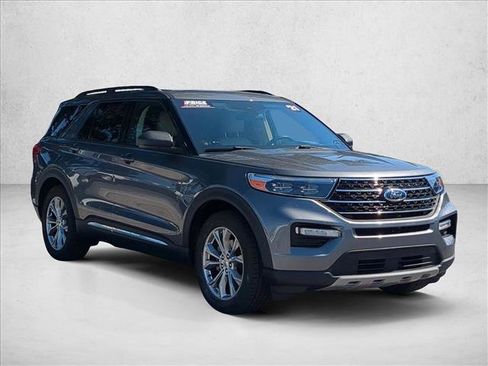 Used 2021 Ford Explorer XLT w/ Equipment Group 202A RWD image 11