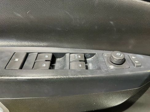 Used 2014 Chevrolet Captiva Sport LT w/ Convenience Package image 8