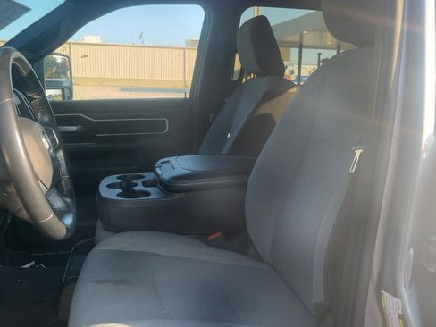 Used 2024 RAM 2500 Big Horn AWD/4WD image 3