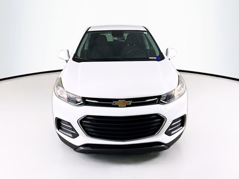 Used 2020 Chevrolet Trax LS w/ Tint and Cruise Package FWD image 3