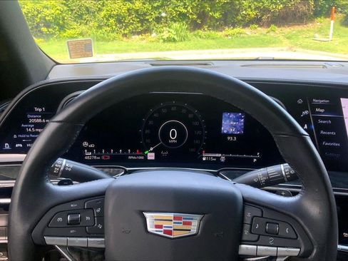 Used 2021 Cadillac Escalade ESV Premium Luxury w/ Driver Assist Tech Package AWD/4WD image 21