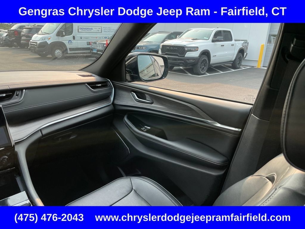 Certified 2023 Jeep Grand Cherokee Overland AWD/4WD image 60