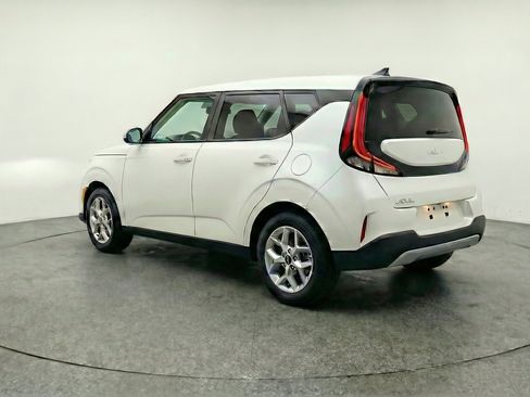 Used 2025 Kia Soul LX w/ LX Technology Package FWD image 6