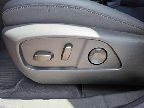 New 2027 Chevrolet Equinox LT w/ Convenience Package II FWD image 22