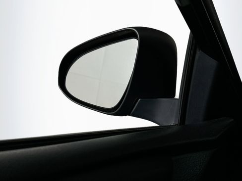 Used 2015 Toyota Camry SE image 16