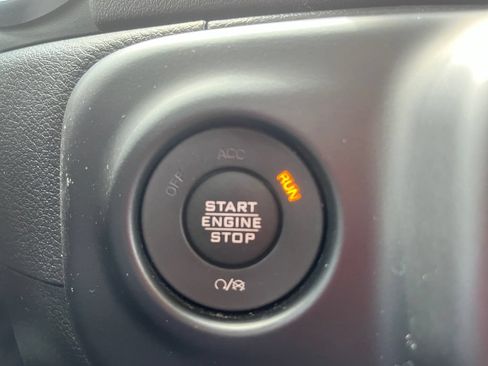 Used 2022 Jeep Wrangler Unlimited Sahara AWD/4WD image 19