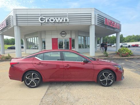 Certified 2025 Nissan Altima 2.5 SR w/ SR Premium Package FWD image 2