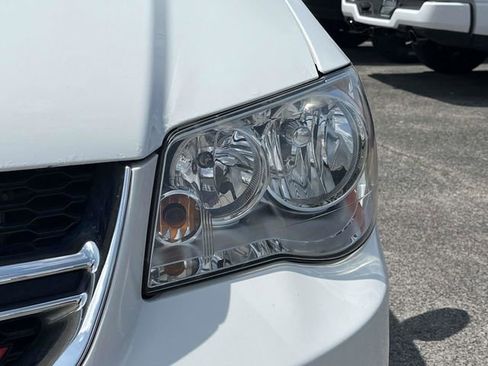 Used 2017 Dodge Grand Caravan SXT w/ Driver Convenience Group FWD image 9