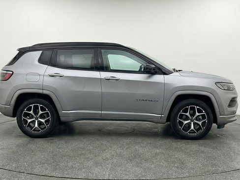 Used 2025 Jeep Compass Limited AWD/4WD image 11