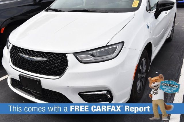Used 2024 Chrysler Pacifica Limited FWD image 2