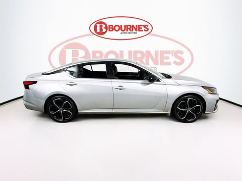 Used 2024 Nissan Altima 2.5 SR image 10