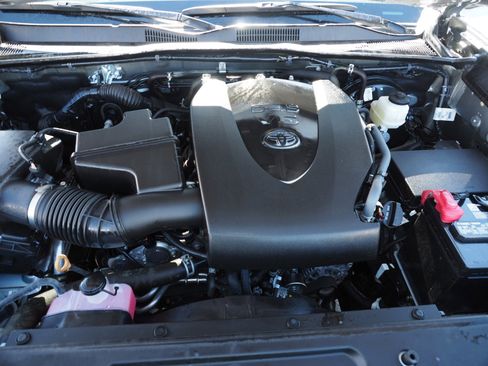 Used 2023 Toyota Tacoma SR5 w/ Technology Package image 9