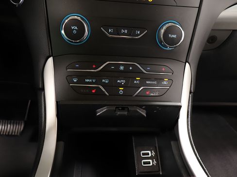 Used 2019 Ford Edge SEL w/ Equipment Group 201A AWD/4WD image 10