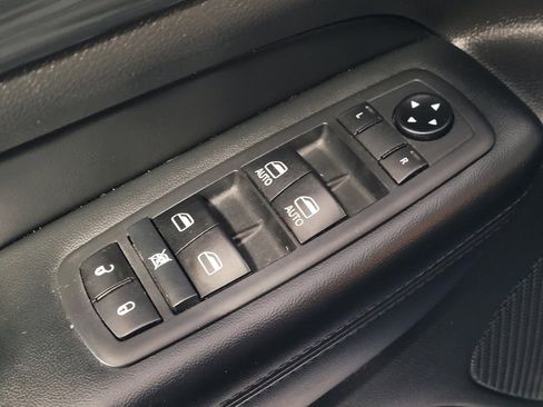 Used 2020 Jeep Grand Cherokee Laredo RWD image 27