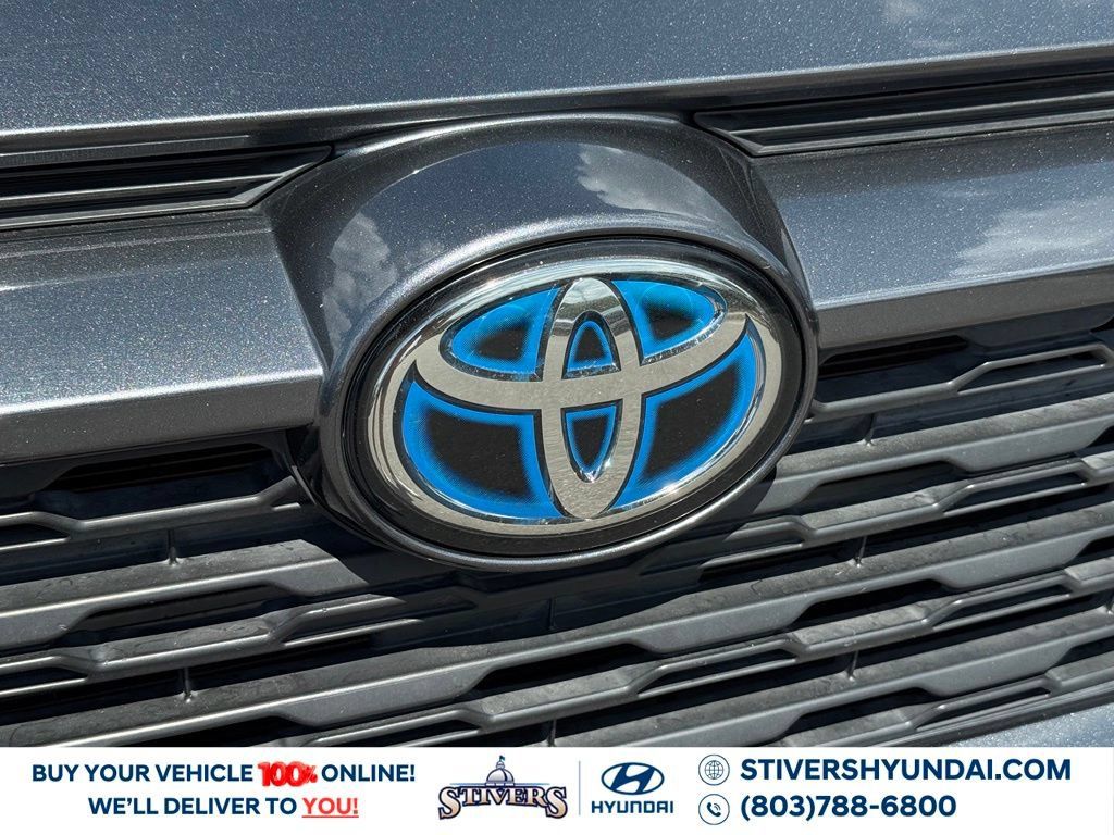Used 2021 Toyota RAV4 XLE w/ Convenience Package AWD/4WD image 8