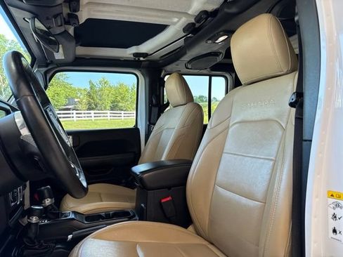 Used 2018 Jeep Wrangler Unlimited Sahara w/ Cold Weather Group AWD/4WD image 4