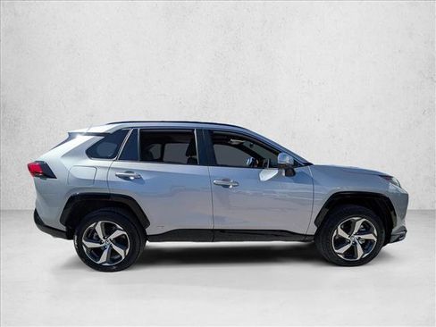 Used 2025 Toyota RAV4 SE image 4