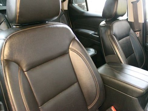 Used 2019 Chevrolet Traverse LT w/ LT Premium Package image 11