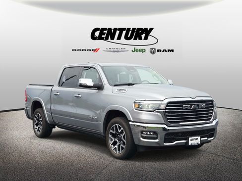 Used 2025 RAM 1500 Laramie AWD/4WD image 1