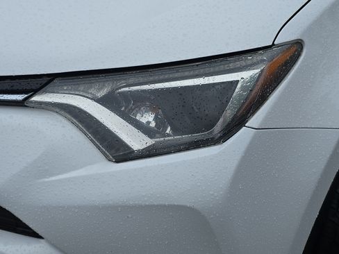 Used 2016 Toyota RAV4 XLE w/ Convenience Package FWD image 29