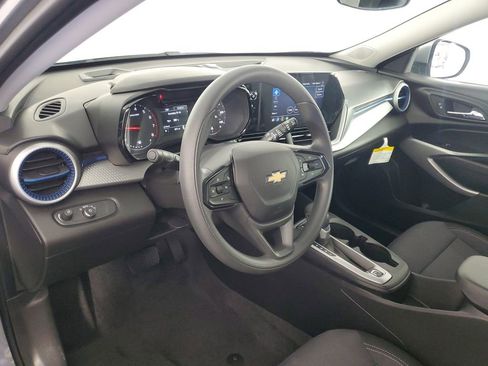 Used 2026 Chevrolet Trax LS w/ LS Convenience Package FWD image 11