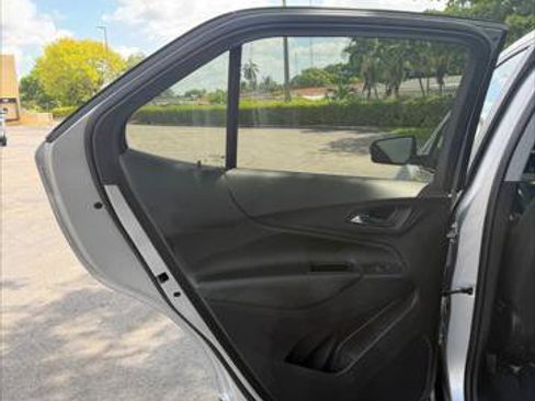 Used 2022 Chevrolet Equinox LT FWD image 19