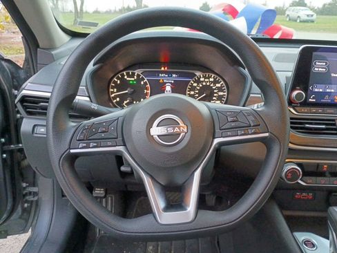 Used 2024 Nissan Altima 2.5 SV image 20