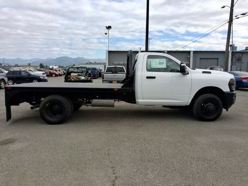 New 2025 RAM 3500 Tradesman AWD/4WD image 9
