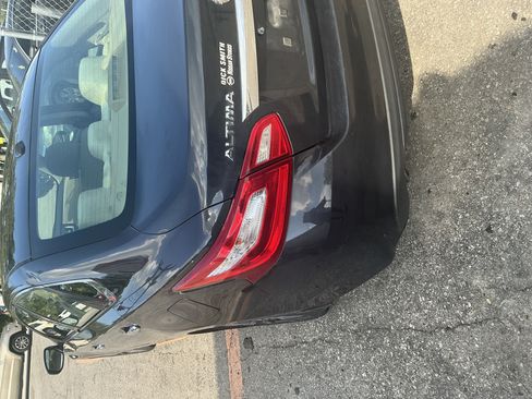 Used 2016 Nissan Altima 2.5 SV w/ Convenience Package FWD image 10