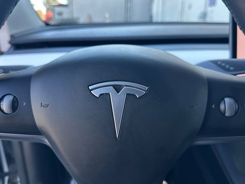 Used 2021 Tesla Model Y Long Range AWD/4WD image 29