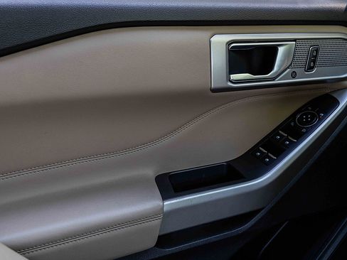 Used 2023 Ford Explorer Limited image 15