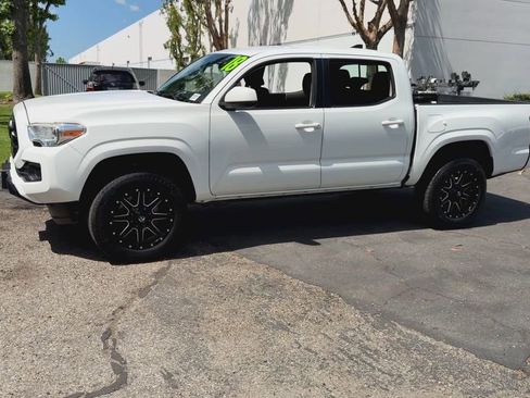 Used 2018 Toyota Tacoma SR w/ SR Convenience Package image 4
