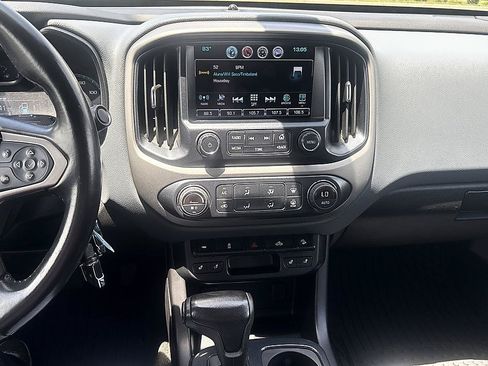 Used 2016 Chevrolet Colorado Z71 AWD/4WD image 12