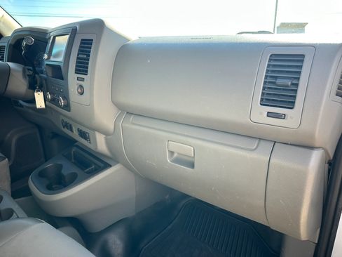Used 2019 Nissan NV 2500 SV image 30