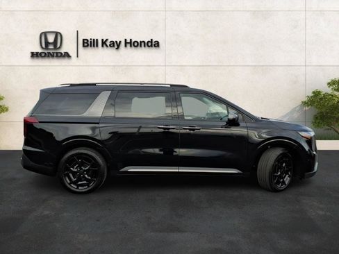 Used 2025 Kia Carnival SX Prestige image 2