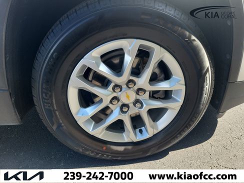 Used 2022 Chevrolet Traverse LS FWD image 8