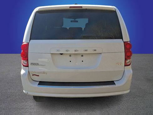 Used 2011 Dodge Grand Caravan R/T FWD image 5