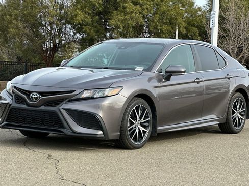 Used 2024 Toyota Camry SE image 8