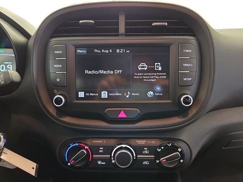 Used 2025 Kia Soul LX w/ LX Technology Package FWD image 13