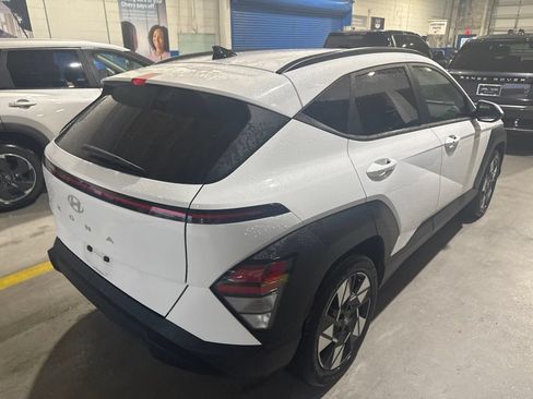 Used 2025 Hyundai Kona SEL FWD image 4