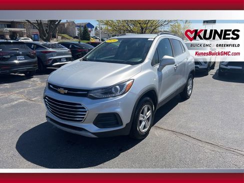 Used 2020 Chevrolet Trax LT w/ LT Convenience Package FWD image 11