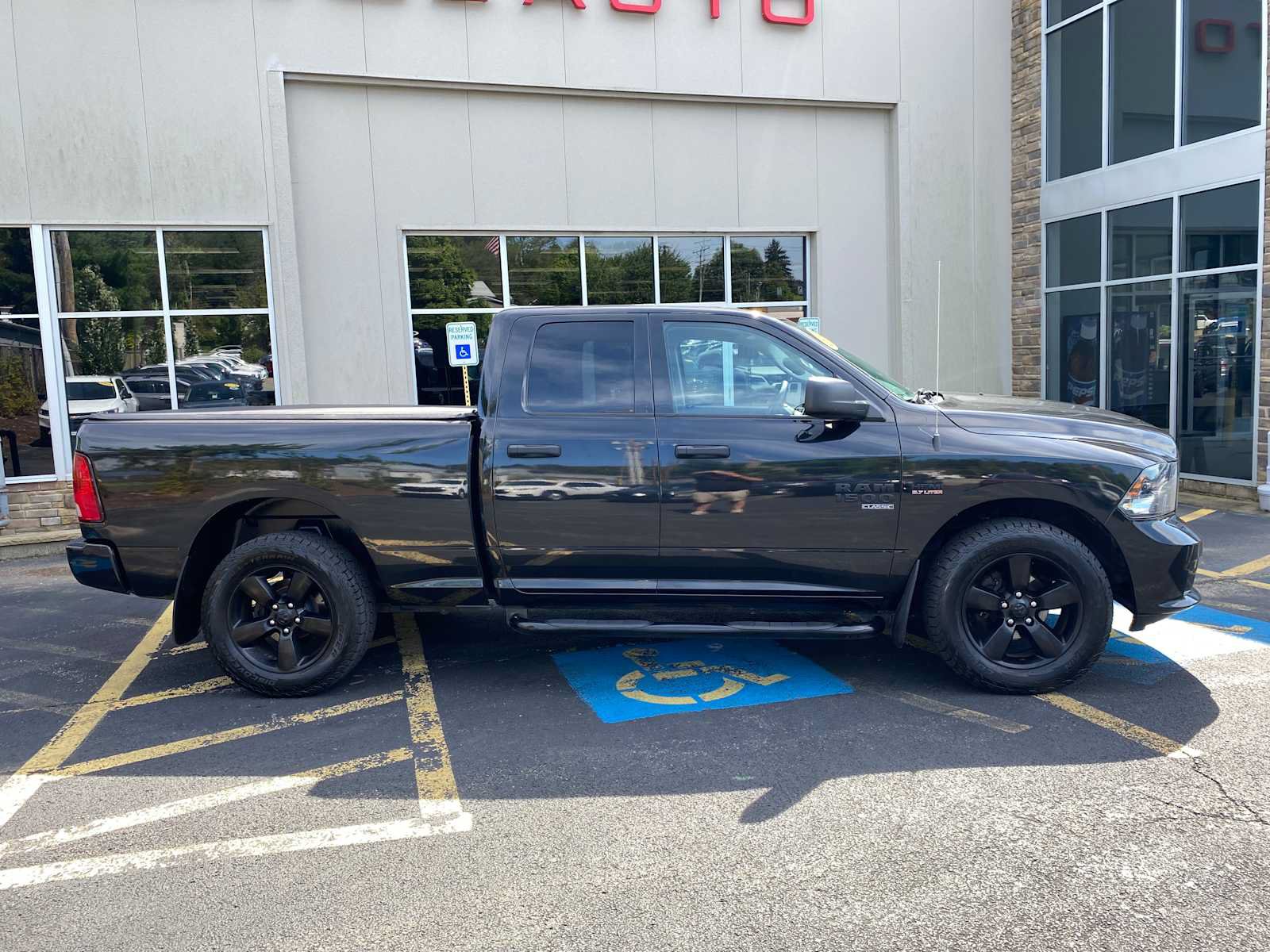 Used 2019 RAM 1500 Express w/ Express Value Package AWD/4WD image 15