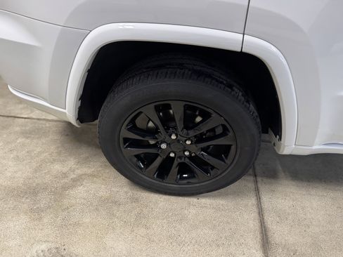 Used 2022 Jeep Grand Cherokee Laredo X image 21