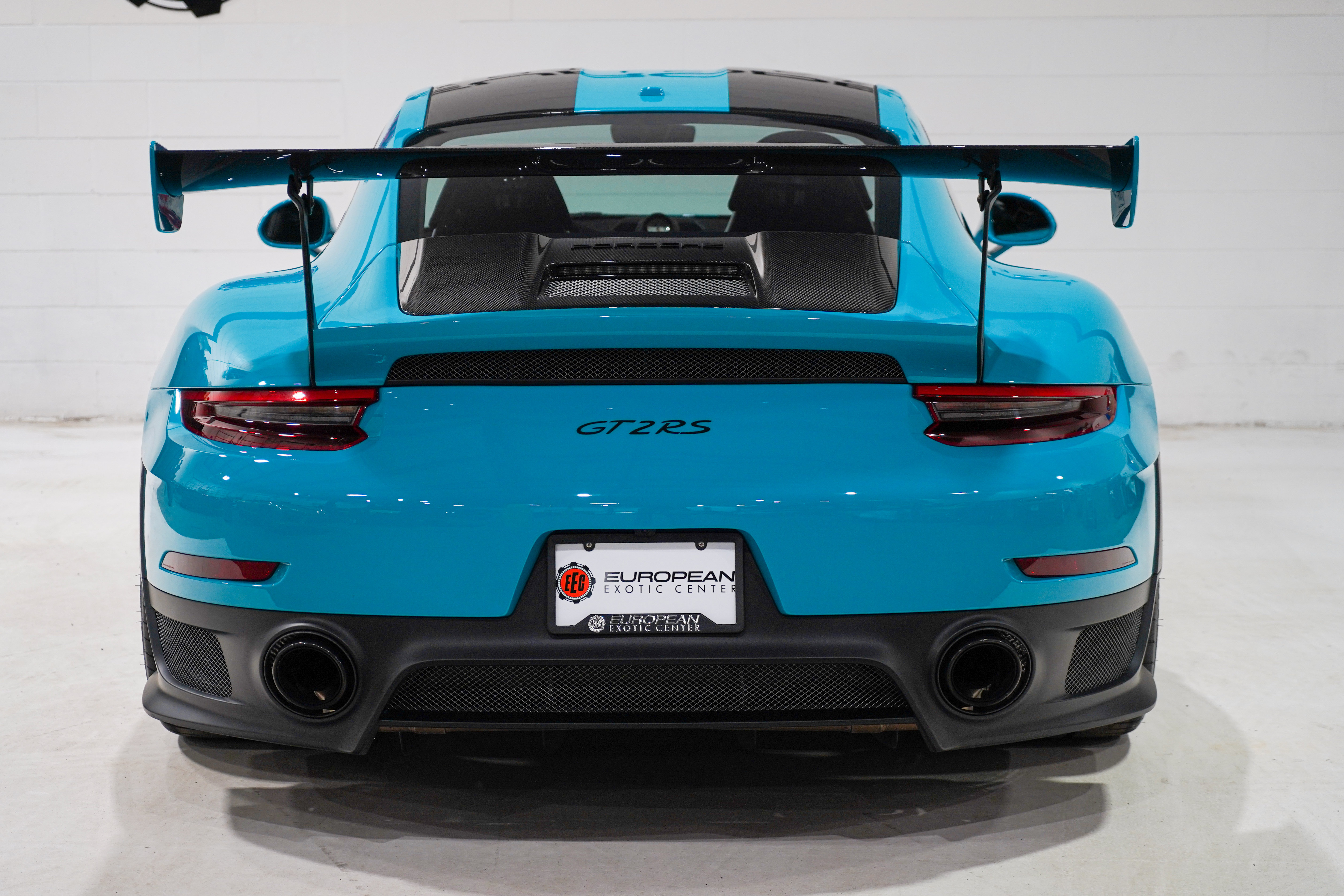 Used 2018 Porsche 911 GT2 RS RWD image 3
