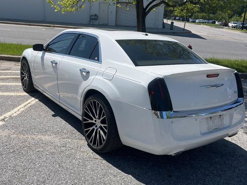 Used 2011 Chrysler 300 C image 3